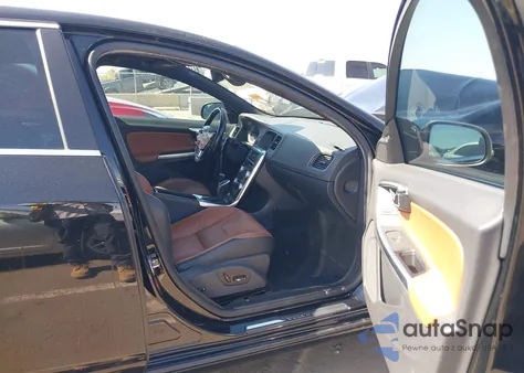 2016 Volvo S60 T5 Drive-E Premier z USA, uszkodzony, nr VIN YV126MFK3G2409237